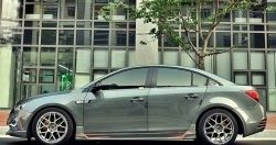 4 199 р. Пороги накладки CT  Chevrolet Cruze ( J300,  J305) (2009-2015) седан дорестайлинг, хэтчбек дорестайлинг, седан рестайлинг, хэтчбек рестайлинг (Неокрашенные)  с доставкой в г. Москва. Увеличить фотографию 1