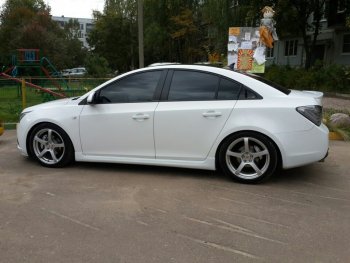 4 099 р. Пороги накладки пластиковые CT  Chevrolet Cruze ( J300,  J305,  J308) (2009-2015) седан дорестайлинг, хэтчбек дорестайлинг, седан рестайлинг, универсал рестайлинг, хэтчбек рестайлинг (Неокрашенные)  с доставкой в г. Москва. Увеличить фотографию 3