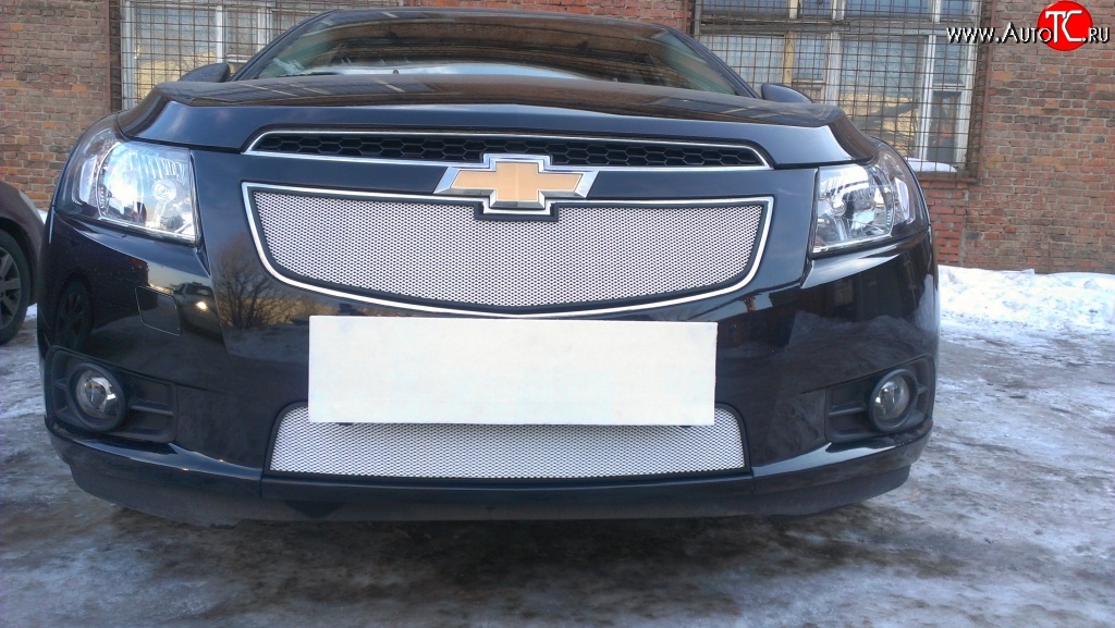 1 559 р. Нижняя сетка на бампер Russtal (хром) Chevrolet Cruze J300 седан дорестайлинг (2009-2012)  с доставкой в г. Москва