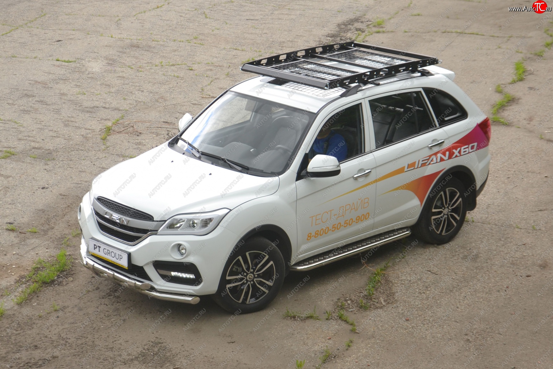 25 999 р. Порожки для ног из трубы Ø51 с алюминиевой площадкой Petroil Tuning Lifan X60 2-ой рестайлинг (2016-2024) (Нержавеющая полированная сталь)  с доставкой в г. Москва