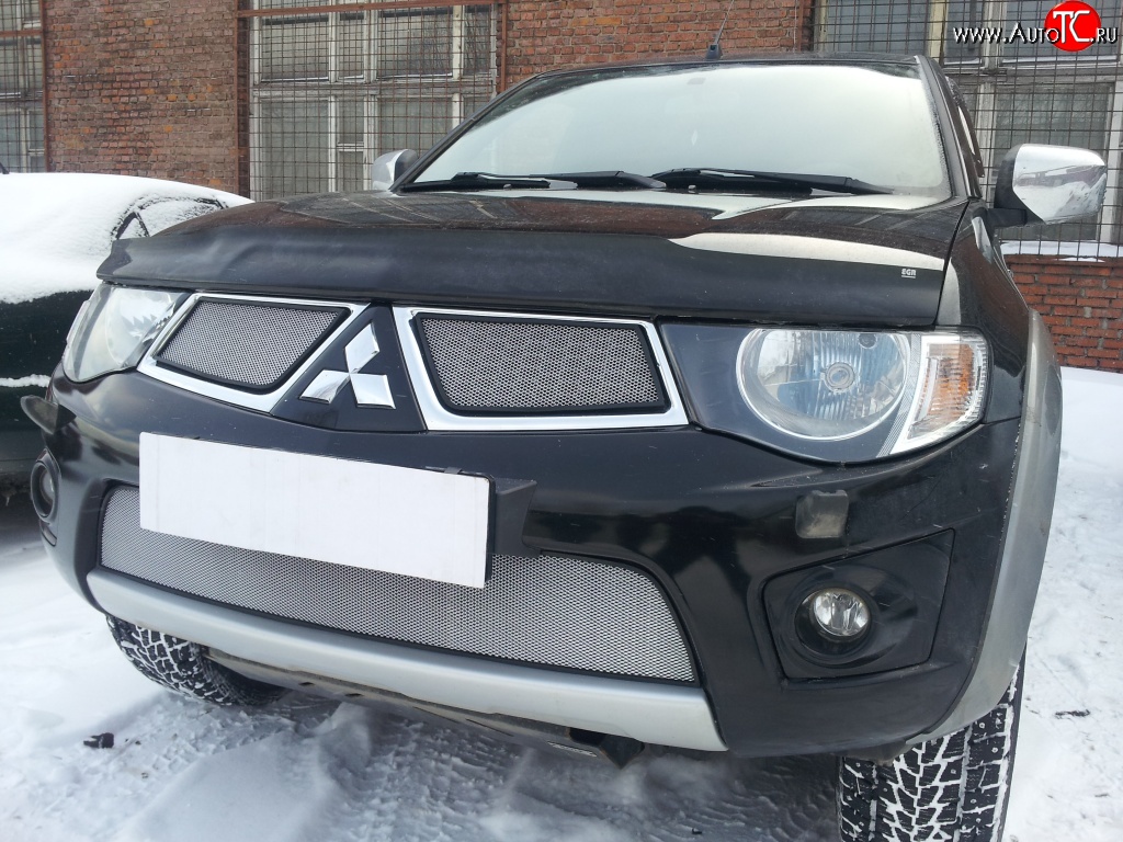 1 539 р. Нижняя сетка на бампер Russtal (хром) Mitsubishi L200 4  дорестайлинг (2006-2014)  с доставкой в г. Москва