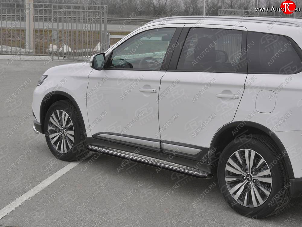 25 849 р. Порожки для ног SLITKOFF (Ø42 мм) Mitsubishi Outlander GF 3-ий рестайлинг (2018-2022) (Лист алюминиевый, труба - сталь окрашенная в черный цвет)  с доставкой в г. Москва