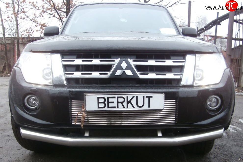 5 699 р. Декоративная вставка воздухозаборника (рестайлинг) Berkut Mitsubishi Pajero 4 V90 дорестайлинг (2006-2011)  с доставкой в г. Москва