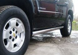 17 799 р. Защита порогов Russtal из круглой трубы диаметром 76 мм (дорестайлинг) Chevrolet Tahoe GMT900 5 дв. (2006-2013) (Защита порогов с со скосами на торцах (вариант 1))  с доставкой в г. Москва. Увеличить фотографию 2