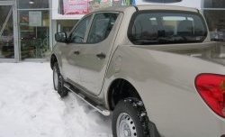 22 749 р. Защита порогов Russtal из трубы d76 мм с пластиковыми вставками для ног Mitsubishi L200 5 KK,KL рестайлинг (2018-2022) (Защита порогов с со скосами на торцах (вариант 1))  с доставкой в г. Москва. Увеличить фотографию 2