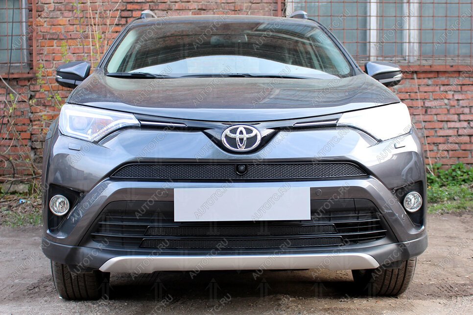 4 799 р. Защита радиатора (верх) (с камерой) Стрелка11 PREMIUM  Toyota RAV4  XA40 (2015-2019) 5 дв. рестайлинг (черная)  с доставкой в г. Москва