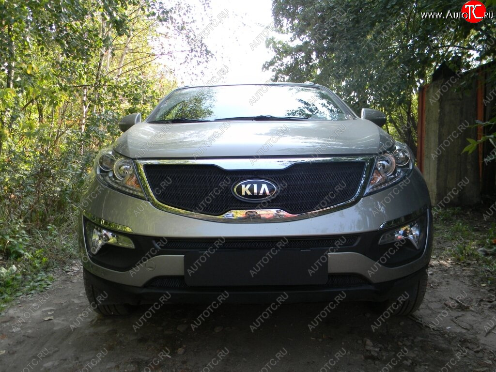 3 399 р. Защитная сетка в бампер (верх, ячейка 3х7 мм) Alfeco Стандарт  KIA Sportage  3 SL (2010-2014) дорестайлинг (Чёрная)  с доставкой в г. Москва