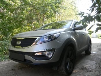 3 399 р. Защитная сетка в бампер (верх, ячейка 3х7 мм) Alfeco Стандарт  KIA Sportage  3 SL (2010-2014) дорестайлинг (Чёрная)  с доставкой в г. Москва. Увеличить фотографию 3