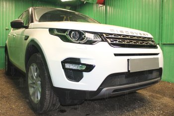 3 899 р. Защитная сетка в бампер (низ, ячейка 3х7 мм) Alfeco Стандарт Land Rover Discovery Sport L550 дорестайлинг (2014-2019) (Чёрная)  с доставкой в г. Москва. Увеличить фотографию 3