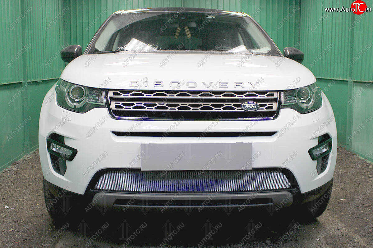 3 999 р. Защитная сетка в бампер (низ, ячейка 3х7 мм) Alfeco Стандарт Land Rover Discovery Sport L550 дорестайлинг (2014-2019) (Хром)  с доставкой в г. Москва