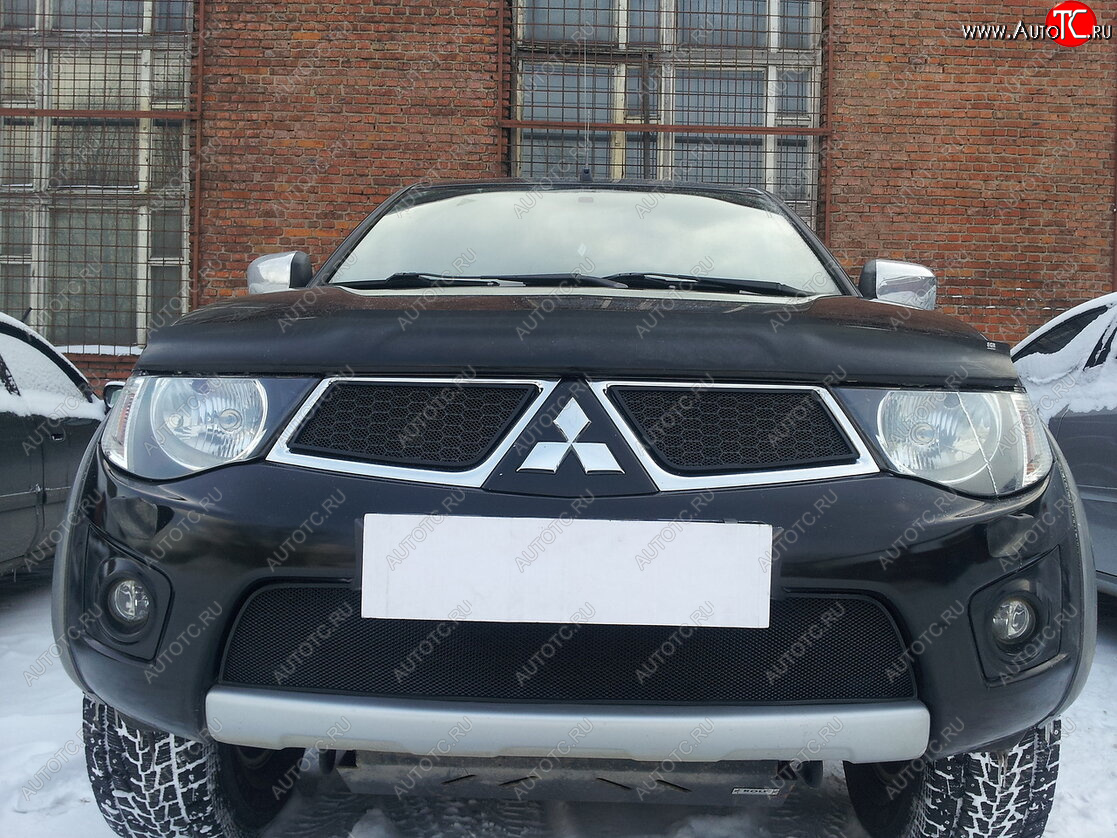 3 099 р. Защитная сетка в бампер (низ, ячейка 3х7 мм) Alfeco Стандарт  Mitsubishi L200  4 - Pajero Sport  PB (Чёрная)  с доставкой в г. Москва