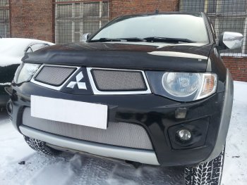 3 279 р. Защитная сетка в бампер (низ, ячейка 3х7 мм) Alfeco Стандарт Mitsubishi L200 4  дорестайлинг (2006-2014) (Хром)  с доставкой в г. Москва. Увеличить фотографию 2