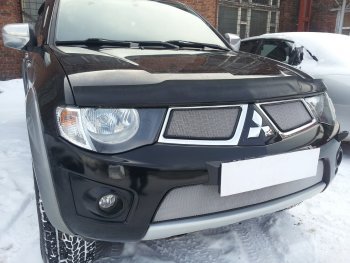 3 279 р. Защитная сетка в бампер (низ, ячейка 3х7 мм) Alfeco Стандарт Mitsubishi L200 4  дорестайлинг (2006-2014) (Хром)  с доставкой в г. Москва. Увеличить фотографию 3