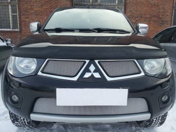 3 279 р. Защитная сетка в бампер (низ, ячейка 3х7 мм) Alfeco Стандарт Mitsubishi L200 4  дорестайлинг (2006-2014) (Хром)  с доставкой в г. Москва. Увеличить фотографию 1