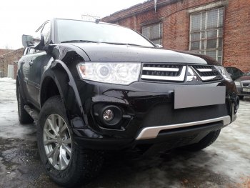 4 099 р. Защитная сетка в бампер (низ, ячейка 3х7 мм) Alfeco Стандарт Mitsubishi L200 4  рестайлинг (2013-2016) (Чёрная)  с доставкой в г. Москва. Увеличить фотографию 2