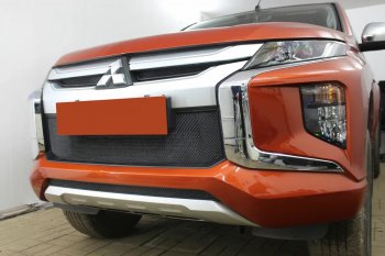 3 099 р. Защитная сетка в бампер (низ, ячейка 3х7 мм) Alfeco Стандарт  Mitsubishi L200  5 KK,KL (2018-2022) рестайлинг (Чёрная)  с доставкой в г. Москва. Увеличить фотографию 3