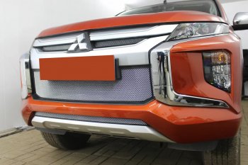 3 199 р. Защитная сетка в бампер (низ, ячейка 3х7 мм) Alfeco Стандарт  Mitsubishi L200  5 KK,KL (2018-2022) рестайлинг (Хром)  с доставкой в г. Москва. Увеличить фотографию 4