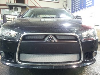 5 999 р. Защитная сетка в бампер (3 части, ячейка 3х7 мм) Alfeco Стандарт  Mitsubishi Lancer  10 CY (2011-2017) седан рестайлинг, хэтчбек 5 дв рестайлинг (Хром)  с доставкой в г. Москва. Увеличить фотографию 2