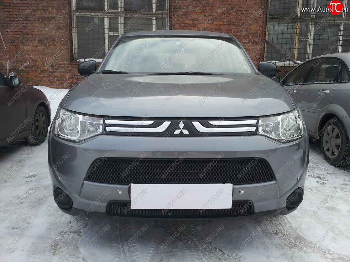 6 199 р. Защитная сетка в бампер (2 части, ячейка 3х7 мм) Alfeco Стандарт Mitsubishi Outlander GF дорестайлинг (2012-2014) (Чёрная)  с доставкой в г. Москва