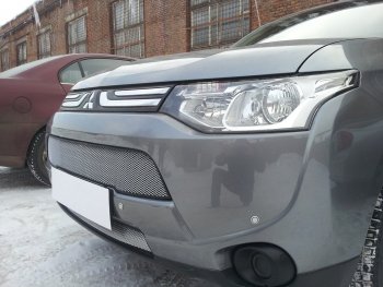 7 899 р. Защитная сетка в бампер (2 части, ячейка 3х7 мм) Alfeco Стандарт  Mitsubishi Outlander  GF (2012-2014) дорестайлинг (Хром)  с доставкой в г. Москва. Увеличить фотографию 2