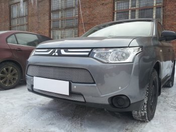 7 899 р. Защитная сетка в бампер (2 части, ячейка 3х7 мм) Alfeco Стандарт  Mitsubishi Outlander  GF (2012-2014) дорестайлинг (Хром)  с доставкой в г. Москва. Увеличить фотографию 3