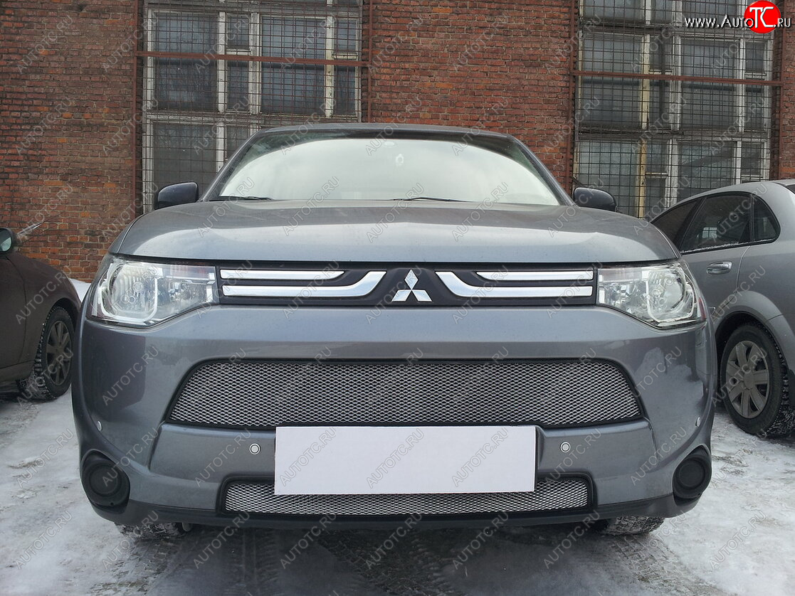 7 899 р. Защитная сетка в бампер (2 части, ячейка 3х7 мм) Alfeco Стандарт  Mitsubishi Outlander  GF (2012-2014) дорестайлинг (Хром)  с доставкой в г. Москва