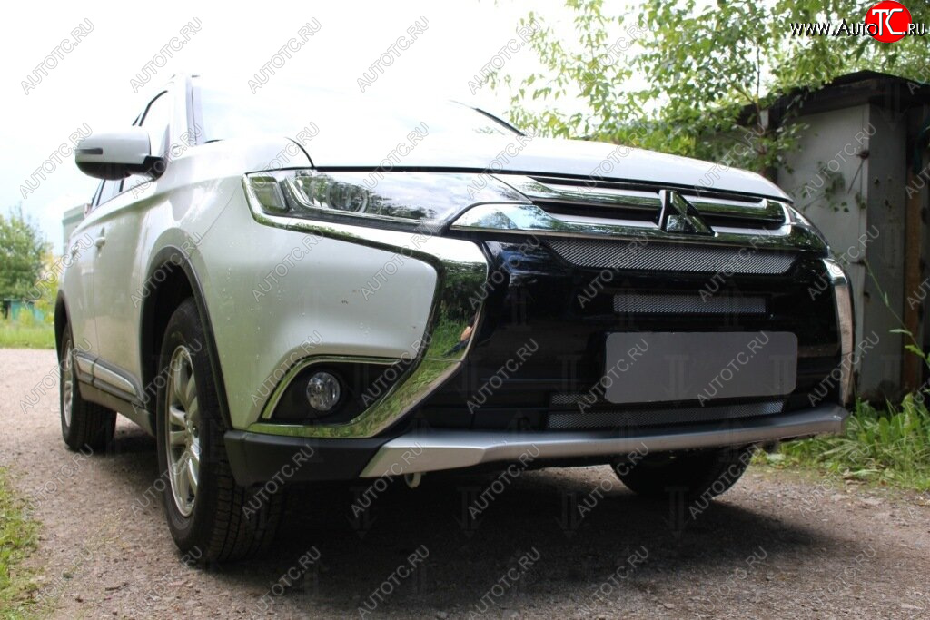 7 249 р. Защитная сетка в бампер (4 части, ячейка 3х7 мм) Alfeco Стандарт  Mitsubishi Outlander  GF (2015-2018) 2-ой рестайлинг (Хром)  с доставкой в г. Москва