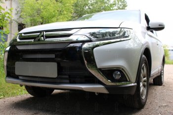 7 249 р. Защитная сетка в бампер (4 части, ячейка 3х7 мм) Alfeco Стандарт  Mitsubishi Outlander  GF (2015-2018) 2-ой рестайлинг (Хром)  с доставкой в г. Москва. Увеличить фотографию 2