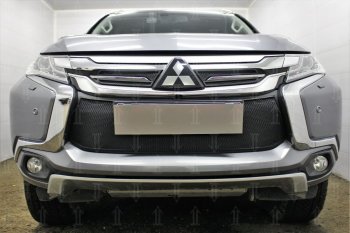 Защитная сетка в бампер (низ, ячейка 3х7 мм) Стрелка11 Стандарт Mitsubishi Pajero Sport QE дорестайлинг (2015-2021)  (Чёрная)