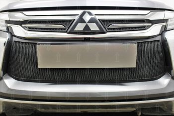 4 199 р. Защитная сетка в бампер (низ, ячейка 3х7 мм) Стрелка11 Стандарт Mitsubishi Pajero Sport QE дорестайлинг (2015-2021) (Чёрная)  с доставкой в г. Москва. Увеличить фотографию 3