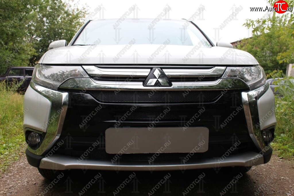 10 399 р. Защитная сетка в бампер (3 части, ячейка 4х10 мм) Alfeco Премиум  Mitsubishi Outlander  GF (2015-2018) 2-ой рестайлинг (Чёрная)  с доставкой в г. Москва