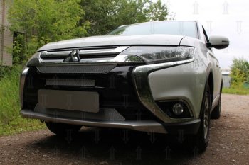 8 999 р. Защитная сетка в бампер (3 части, ячейка 4х10 мм) Alfeco Премиум Mitsubishi Outlander GF 2-ой рестайлинг (2015-2018) (Хром)  с доставкой в г. Москва. Увеличить фотографию 3