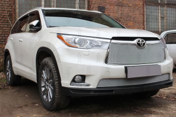 4 199 р. Защитная сетка в бампер (низ, ячейка 4х10 мм) Стрелка11 Премиум Toyota Highlander XU50 дорестайлинг (2013-2017) (Хром)  с доставкой в г. Москва. Увеличить фотографию 2