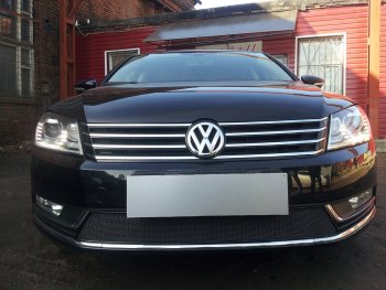 Защитная сетка в бампер (низ, ячейка 4х10 мм) Стрелка11 Премиум Volkswagen Passat B7 седан (2010-2015)  (Чёрная)