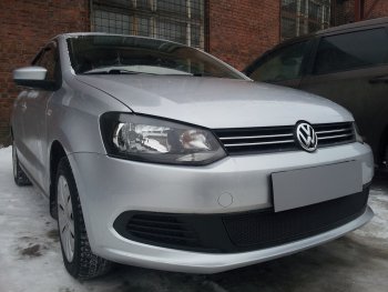 4 199 р. Защитная сетка в бампер (низ, ячейка 4х10 мм) Стрелка11 Премиум Volkswagen Polo 5 седан дорестайлинг (2009-2015) (Чёрная)  с доставкой в г. Москва. Увеличить фотографию 2