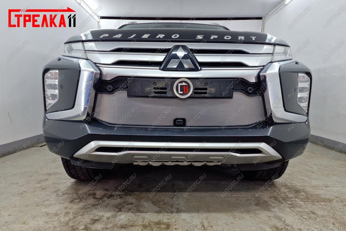 3 599 р. Защита радиатора (с камерой) Стрелка11 Стандарт  Mitsubishi Pajero Sport  QF (2019-2022) рестайлинг (черная)  с доставкой в г. Москва