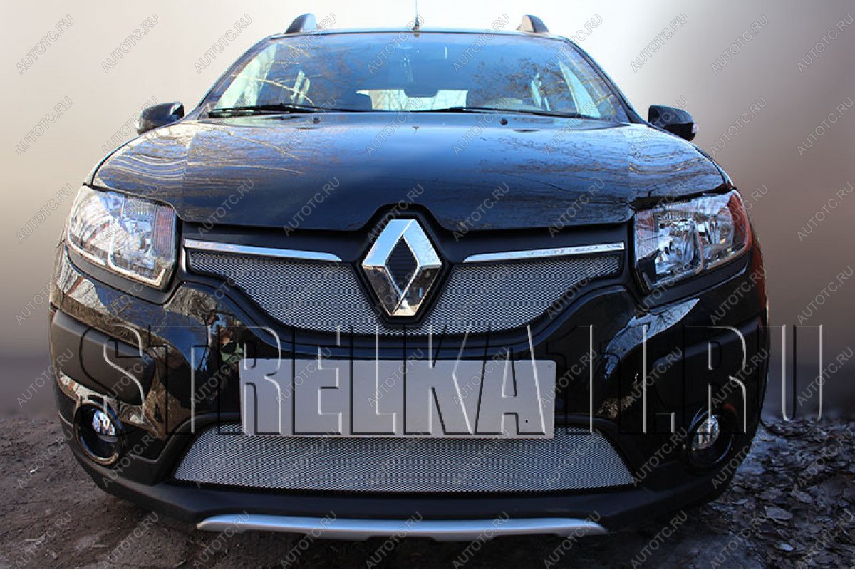 2 899 р. Защита радиатора Стрелка11 Стандарт Renault Sandero (B8) дорестайлинг (2014-2018) (хром)  с доставкой в г. Москва