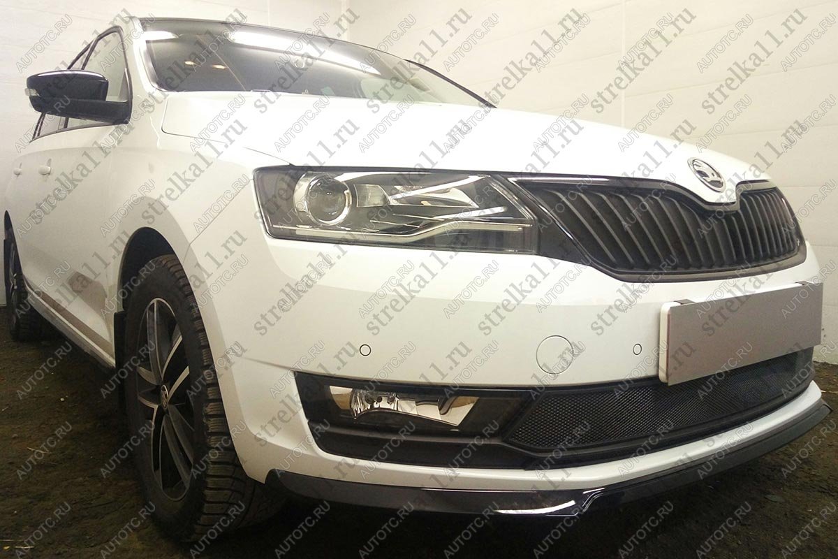 4 599 р. Защита радиатора (2 части) Стрелка11 Стандарт  Skoda Rapid ( NH1,  NH3) (2015-2020) хэтчбэк рестайлинг, рестайлинг лифтбэк (черная)  с доставкой в г. Москва