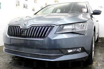 4 649 р. Защита радиатора (2 части) Стрелка11 Стандарт  Skoda Superb ( B8 (3V),  B8 (3V5)) (2015-2019) лифтбэк дорестайлинг, универсал дорестайлинг (черная)  с доставкой в г. Москва. Увеличить фотографию 2