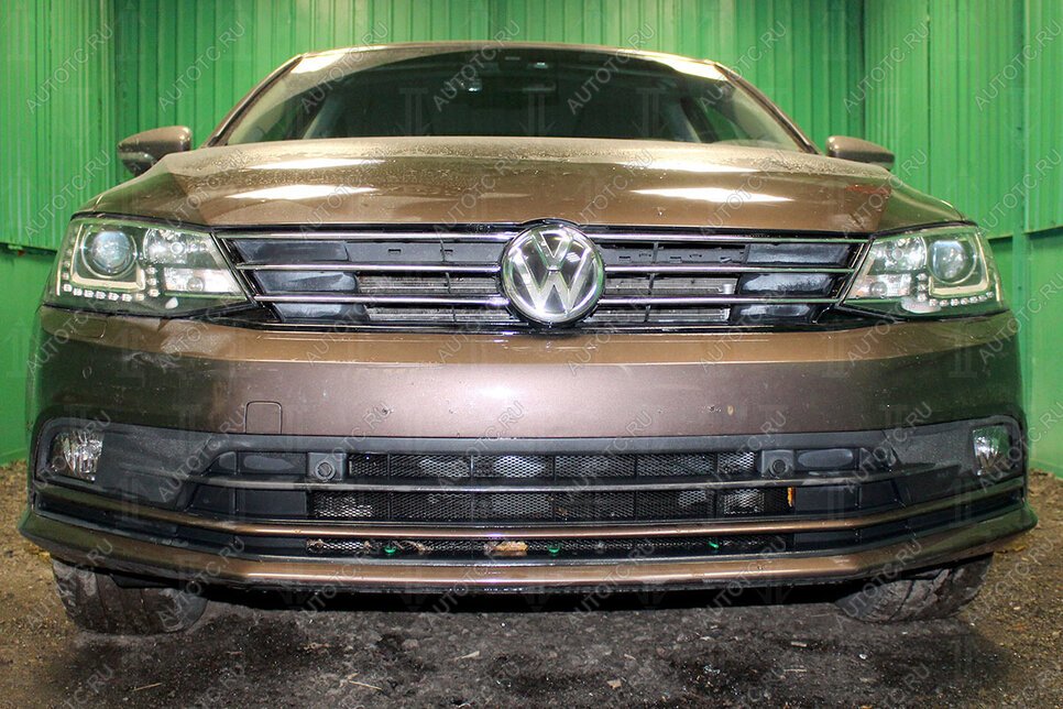 4 799 р. Защита радиатора (3 части с парктроником) Стрелка11 Стандарт  Volkswagen Jetta  A6 (2015-2018) седан рестайлинг (черная)  с доставкой в г. Москва