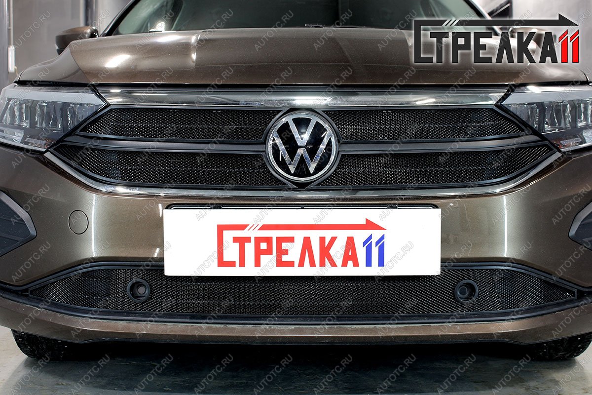 5 749 р. Защита радиатора (верх 4 части) Exclusive Стрелка11 Стандарт Volkswagen Polo Mk6 лифтбек (2020-2022) (черная)  с доставкой в г. Москва