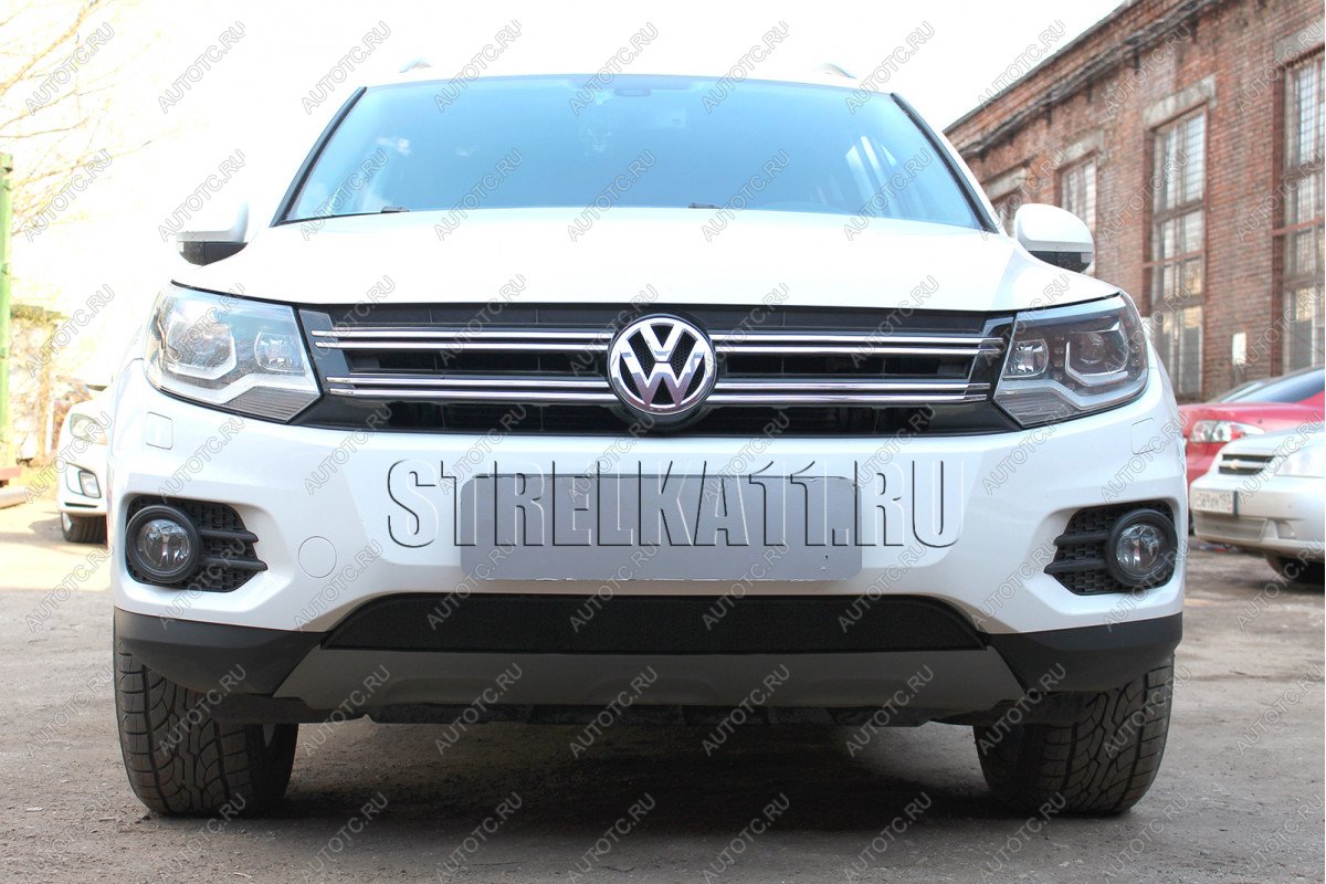 3 099 р. Защита радиатора (Track&Field) Стрелка11 Стандарт Volkswagen Tiguan NF рестайлинг (2011-2017) (черная)  с доставкой в г. Москва