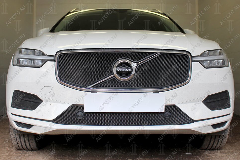 4 849 р. Защита радиатора (R-Design) (верх 2 части) Стрелка11 Стандарт Volvo XC60 (2017-2022) (черная)  с доставкой в г. Москва