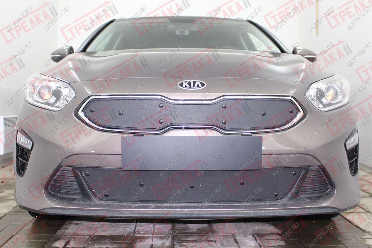 799 р. Зимняя заглушка решетки радиатора (верх) Стрелка11  KIA Ceed  3 CD (2018-2024) универсал, хэтчбэк (черная)  с доставкой в г. Москва