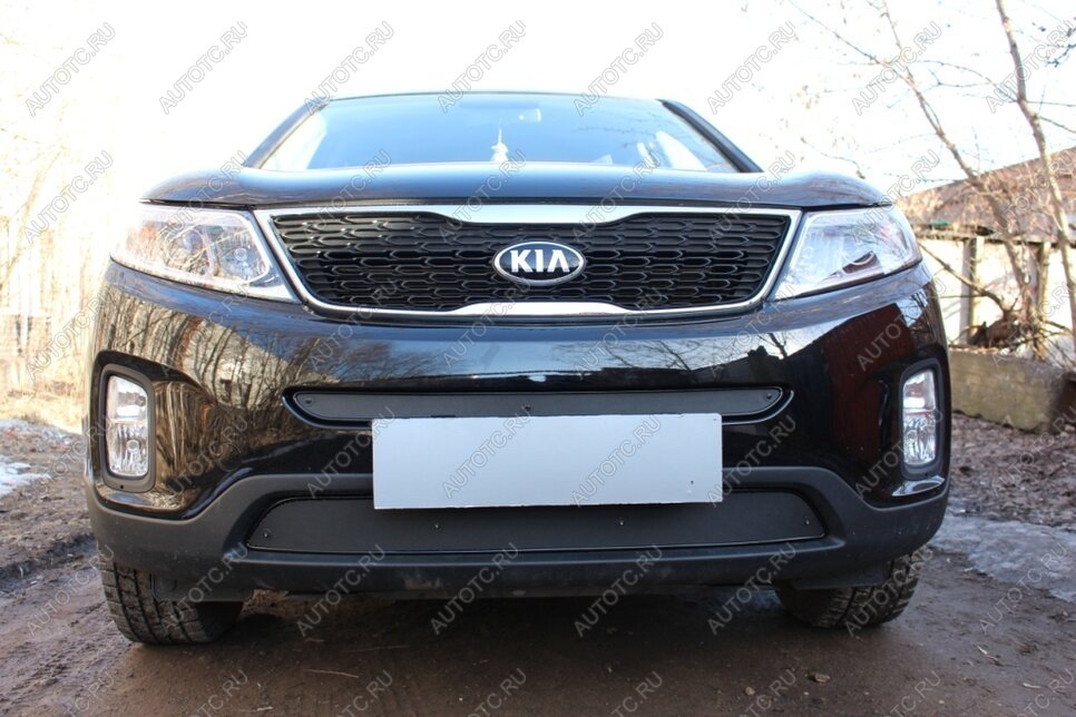 799 р. Зимняя заглушка решетки радиатора (середина) Стрелка11  KIA Sorento XM рестайлинг (2012-2015) (черная)  с доставкой в г. Москва