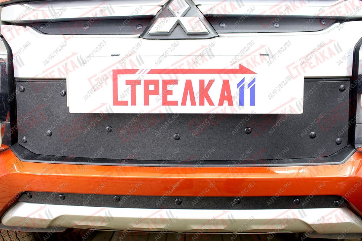 969 р. Зимняя заглушка решетки радиатора (верх) Стрелка11  Mitsubishi L200  5 KK,KL (2018-2022) рестайлинг (черная)  с доставкой в г. Москва