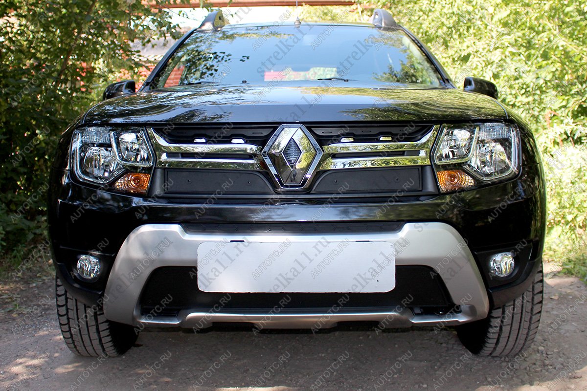 799 р. Зимняя заглушка решетки радиатора (верх) Стрелка11  Renault Duster  HS (2015-2021) рестайлинг (черная)  с доставкой в г. Москва