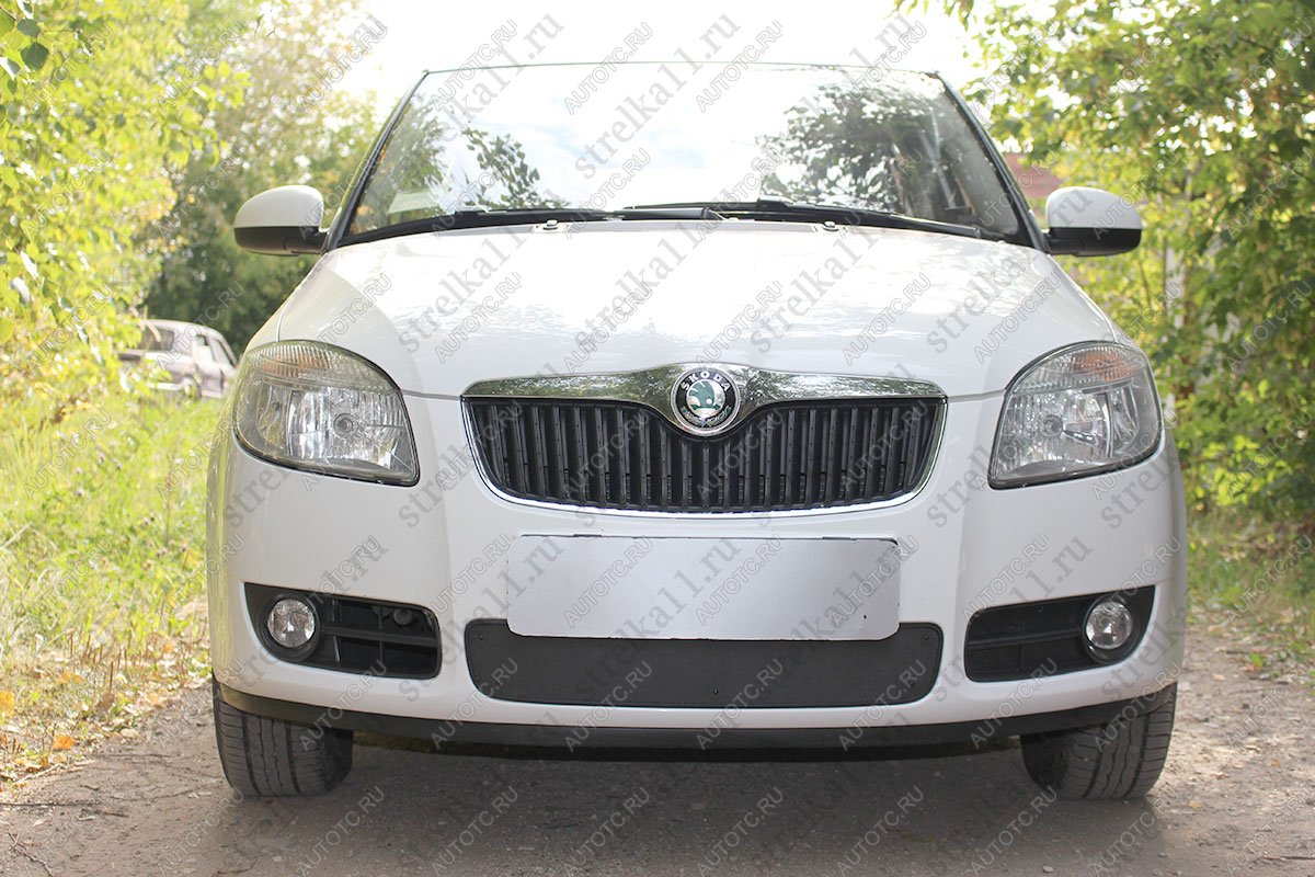 969 р. Зимняя заглушка решетки радиатора (низ) Стрелка11  Skoda Fabia  Mk2 (2007-2010) универсал дорестайлинг, хэтчбэк дорестайлинг (черная)  с доставкой в г. Москва