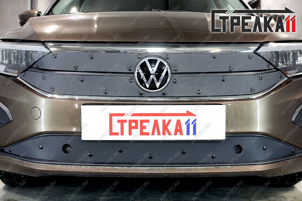 1 199 р. Зимняя заглушка решетки радиатора (4 части верх) Стрелка11  Volkswagen Polo  Mk6 (2020-2022) лифтбек (черная)  с доставкой в г. Москва