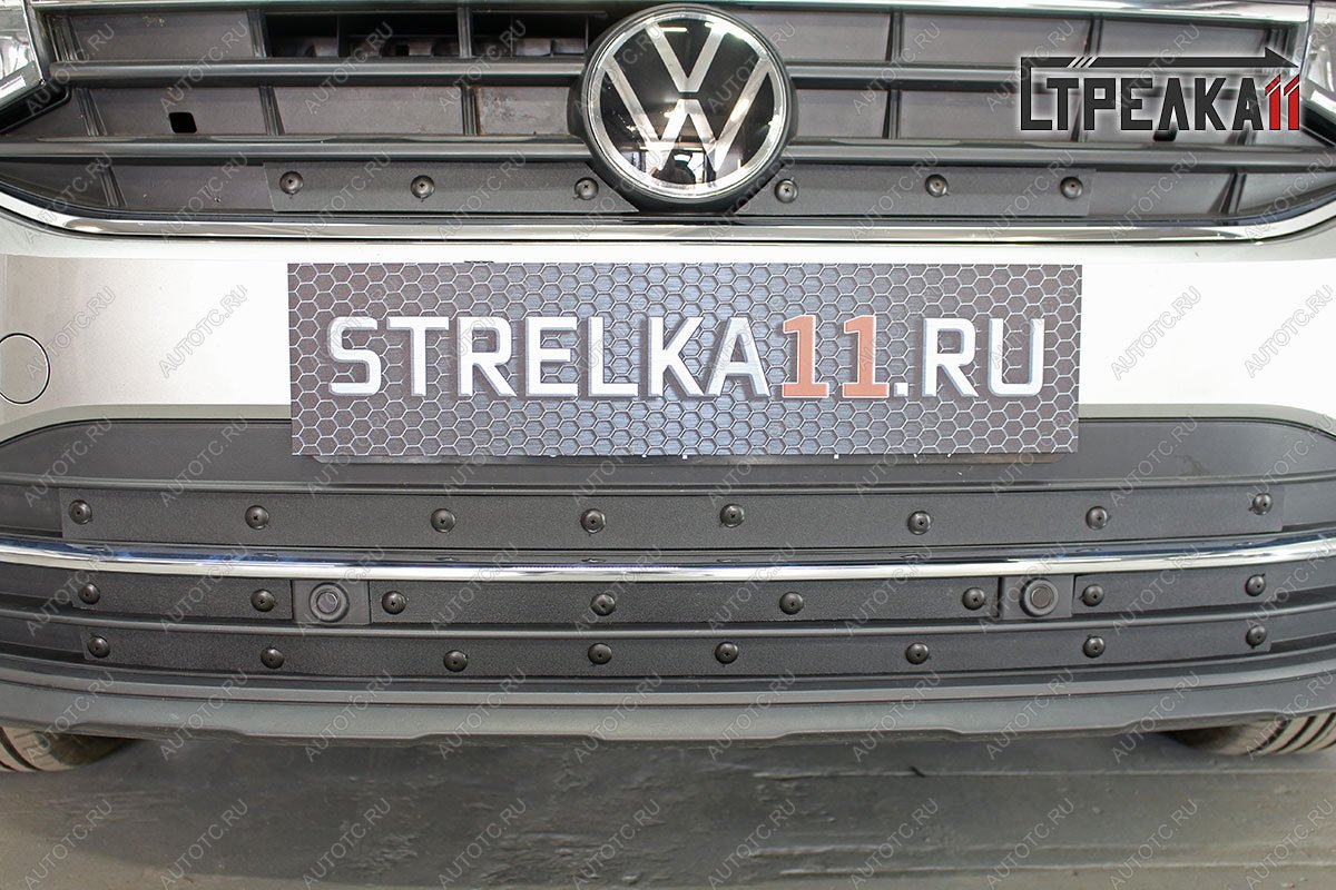 799 р. Зимняя заглушка решетки радиатора (верх) Стрелка11  Volkswagen Tiguan  Mk2 (2020-2022) рестайлинг (черная)  с доставкой в г. Москва